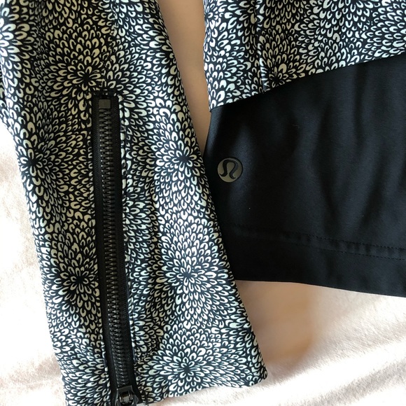 Lululemon Jacket with Removable Hood Size 4 - Picture 7 of 12